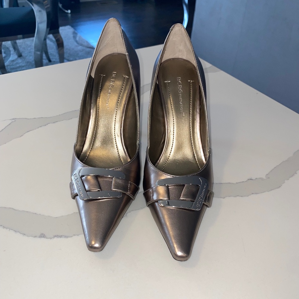 BCBGeneration New Pewter Heel with Silver Accessory Size 8